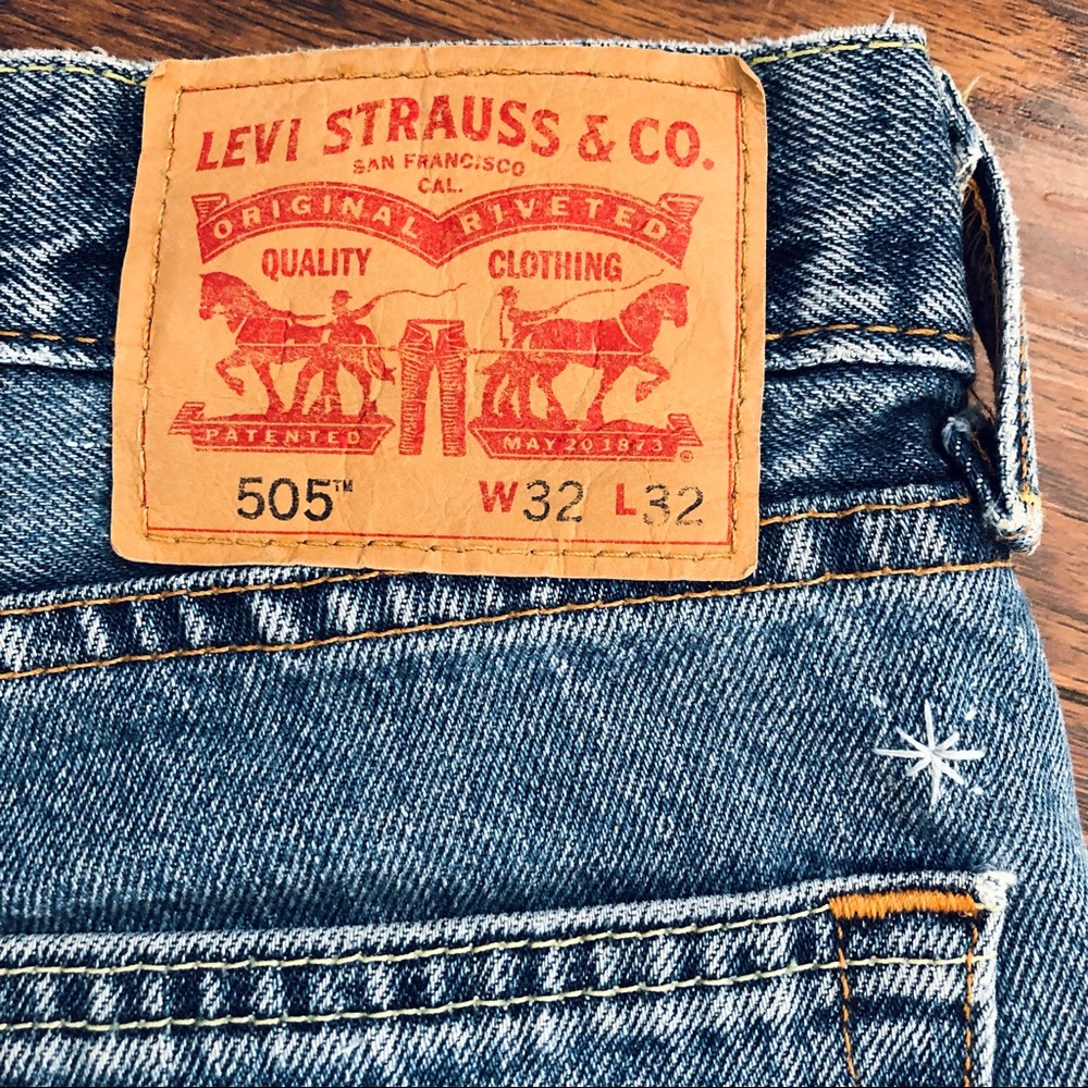 Levi’s | 505 cutoffs with embroidery